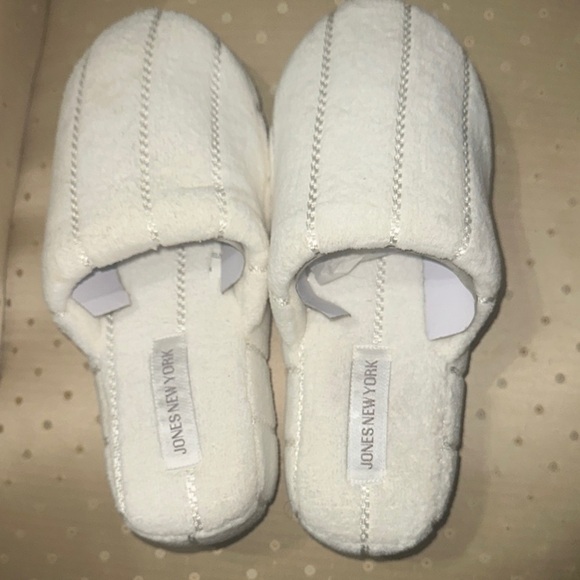 Jones New York White Slippers Soft and Cozy - Picture 1 of 8